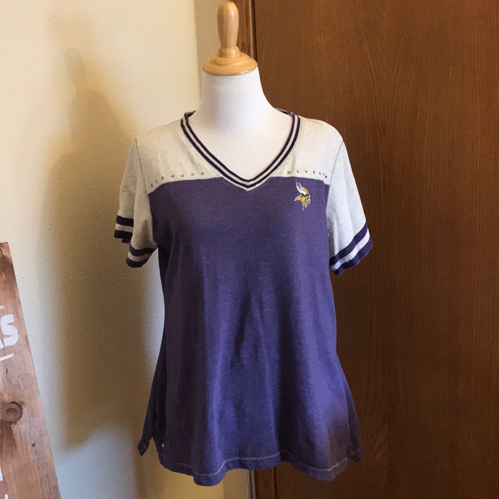 Vikings V Neck Tee Shirt Size XL